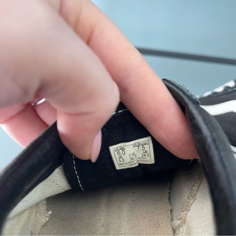 Vans Sz 7.5 - Picture 4 of 5
